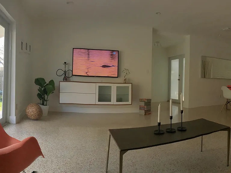 8740 SW 20th Ter — Photo 3
