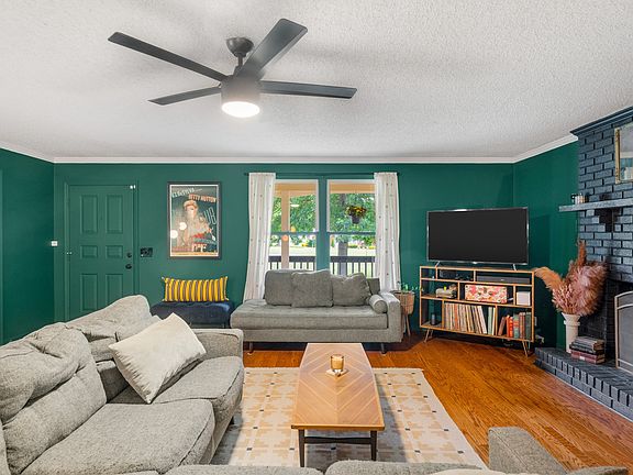 3rd image of 104 Donna Dr