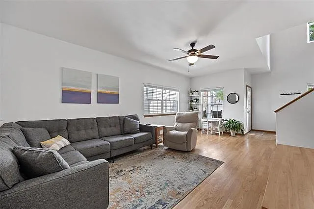 2808 Irving Ave — Photo 17