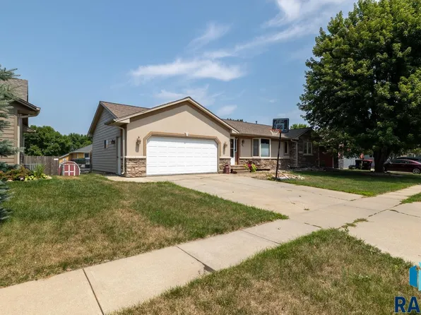 900 E Maywood St, Brandon, SD 57005