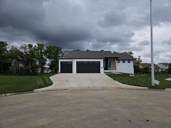 2501 N Emerald Ct, Andover, KS 67002