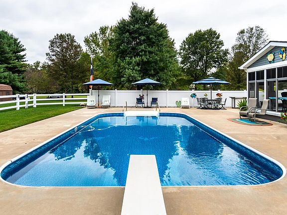3rd image of 119 Pleasant Springs Dr