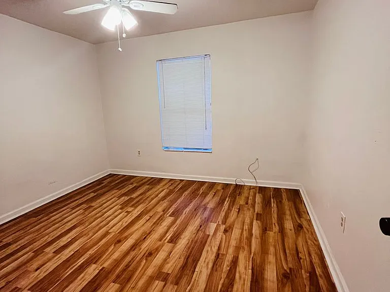 581 Holyoke Ct — Photo 5