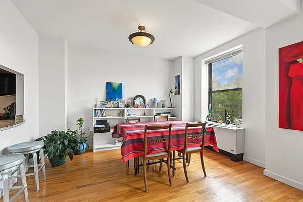 Rented by SERHANT. | media 15