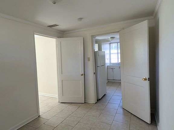 2nd image of 919 Grayland St