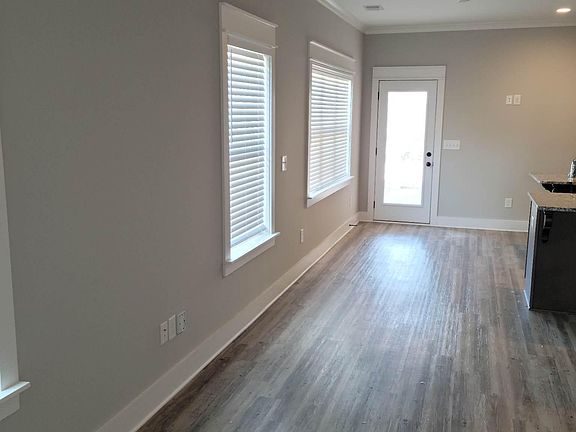 3rd image of 1485 Woodridge Pl