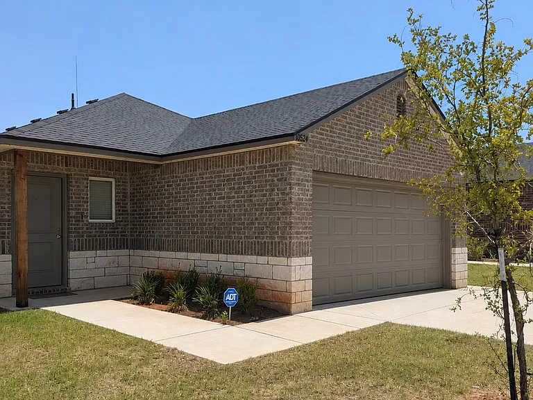 10524 Baled Bermuda Rd — Photo 1