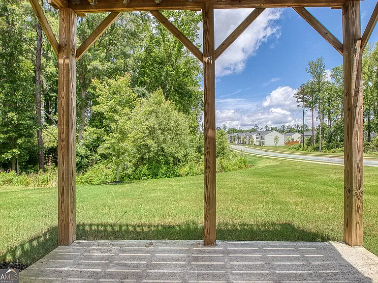 122 Silver Birch Pass — Photo 40