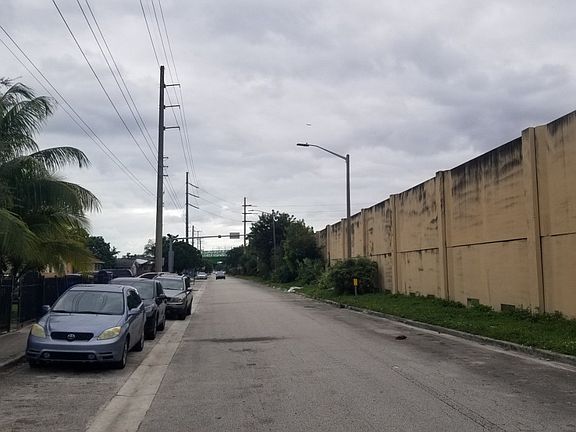 4th image of 6831-6833 NW 5th Ct