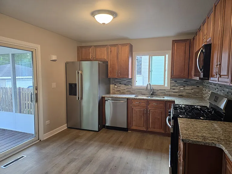 367 Mark Ave — Photo 4