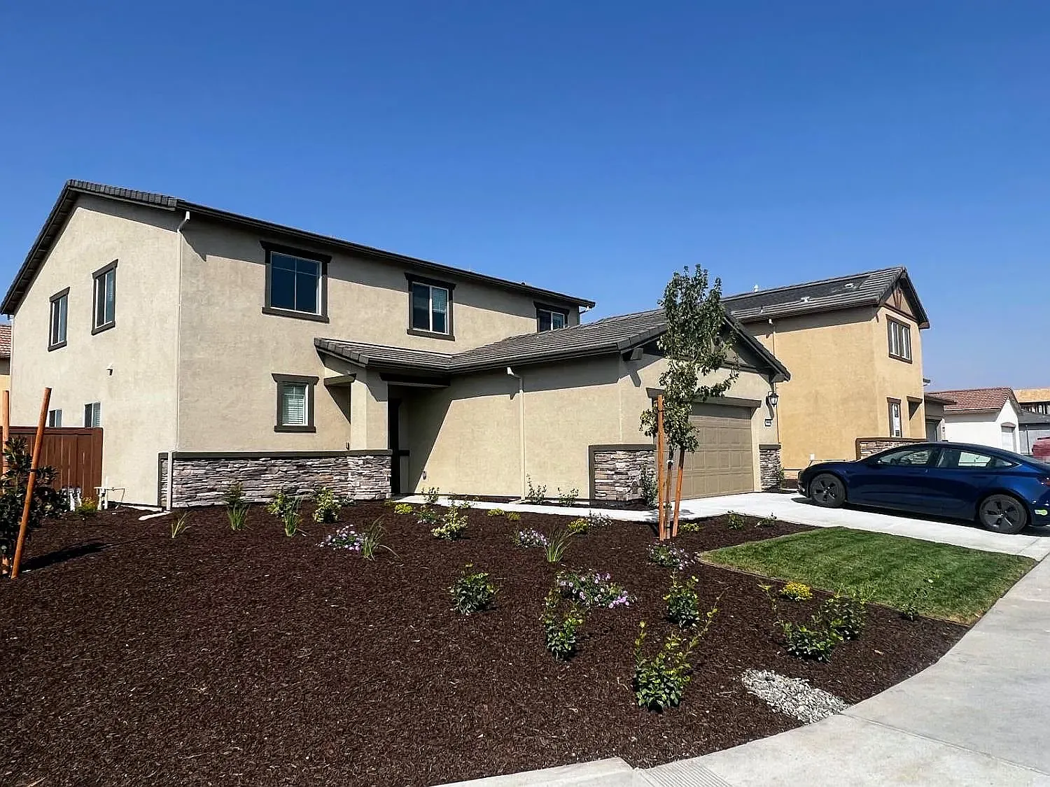 4 bed, 2.5 bath, 2471 sqft, $3,700 — Photo 1