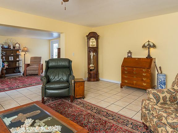 4th image of 240 Price Ct