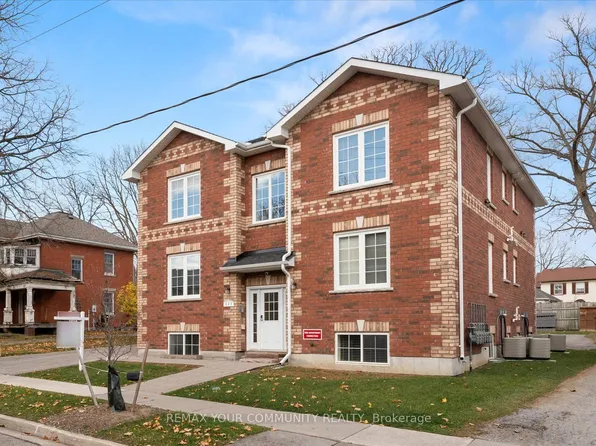 443 Timothy St #1, Newmarket, ON L3Y 1P7