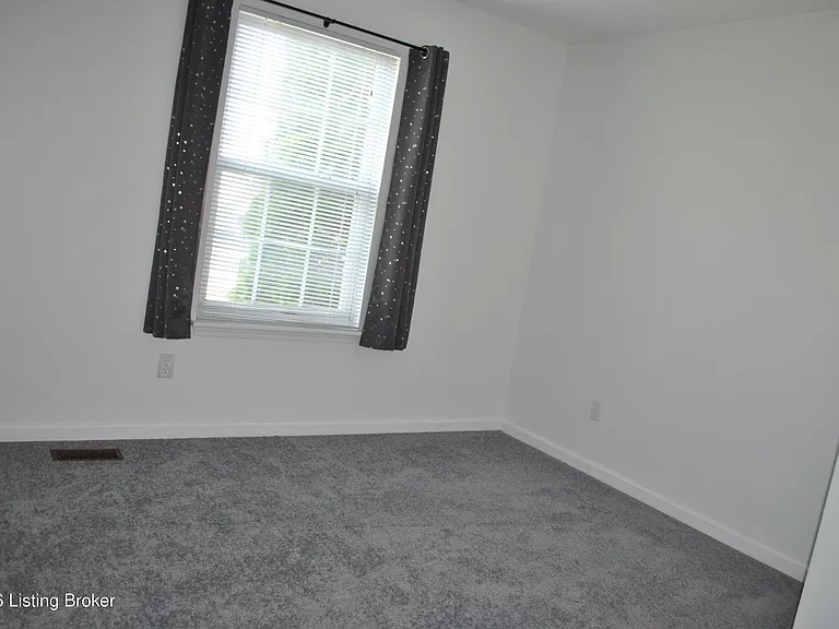 4118 Hickoryview Dr — Photo 16