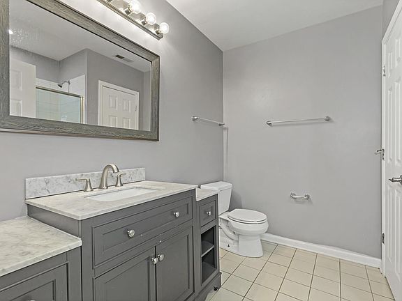 5th image of 919 S Kedzie Ave #1