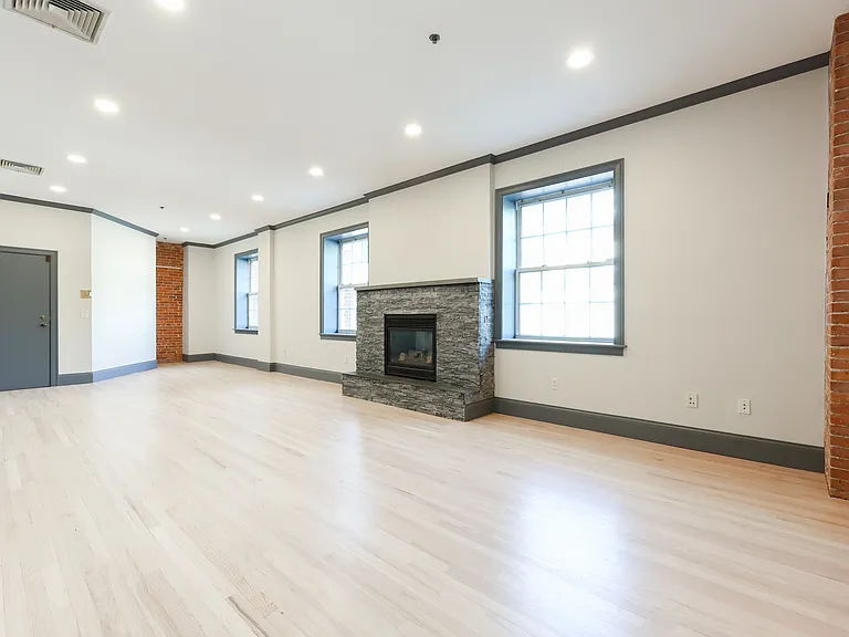 515 Center St #2 — Photo 6