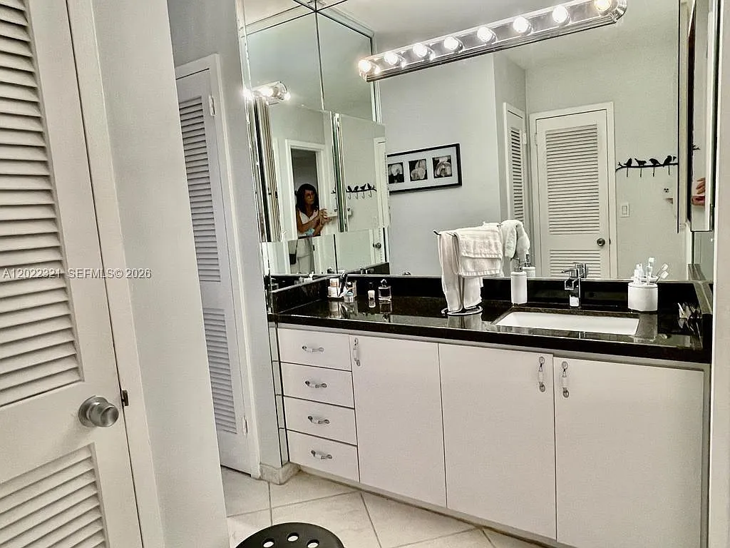 Parker Plaza Condo Estate — Photo 4