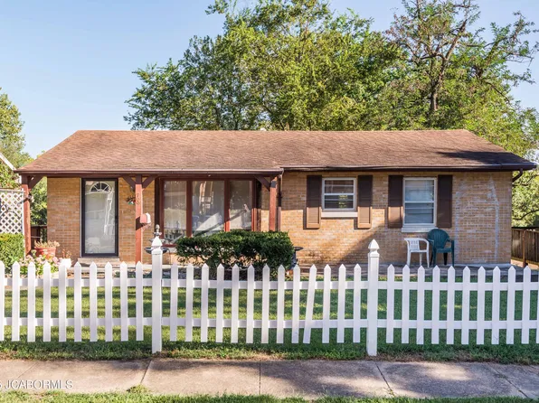 709 Hobbs Ter, Jefferson City, MO 65101