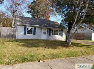 50 Idlewild Rd, Edison, NJ 08817