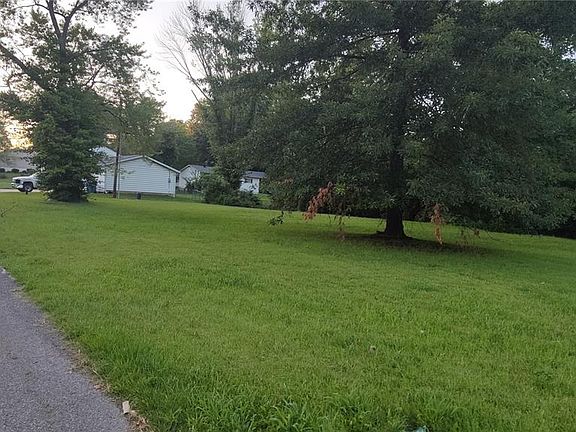 5th image of 1431 Columbus Dr