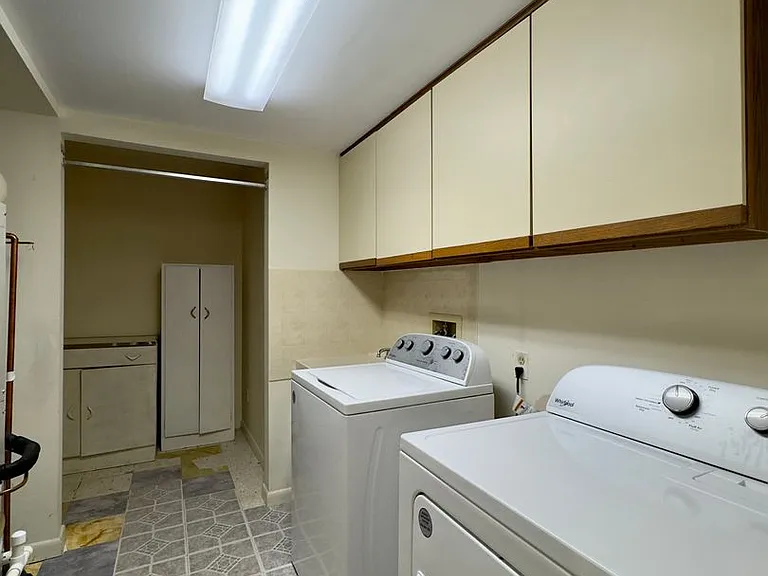 4 Brooking Ct #302 — Photo 10