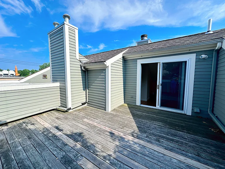 208 University Ave — Photo 23