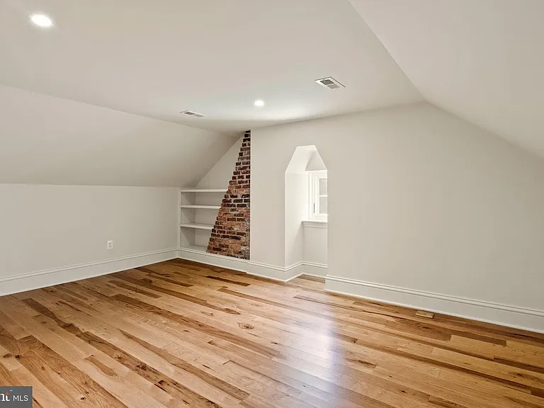 16131 Old York Rd — Photo 40