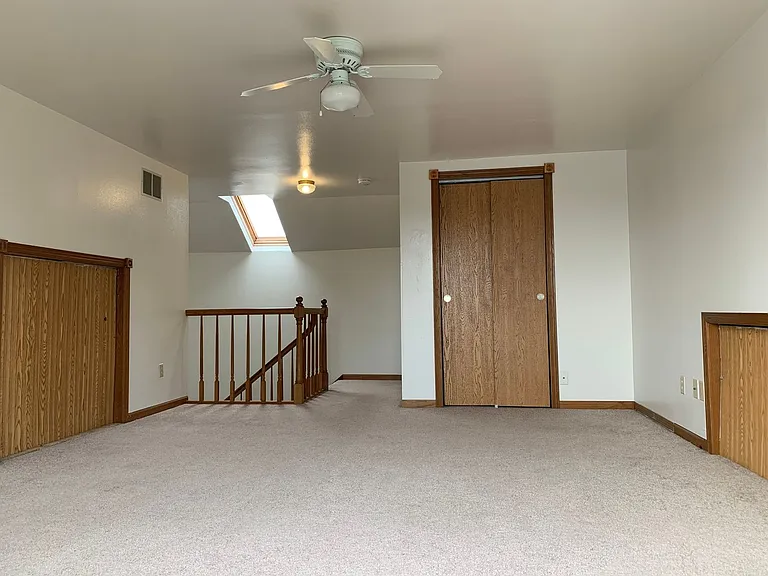 465-473 W Grand Ave — Photo 31