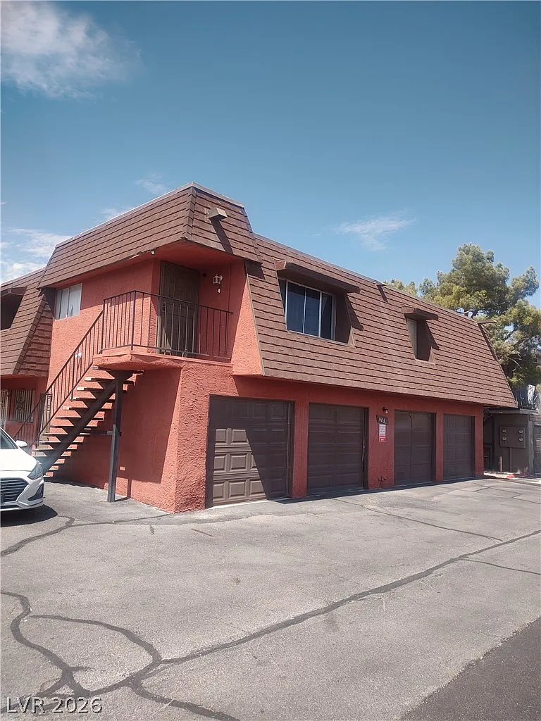 2 bed, 1.0 bath, 924 sqft, $1,600 — Photo 1