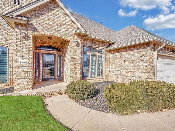 3rd image of 809 Westwood Pl