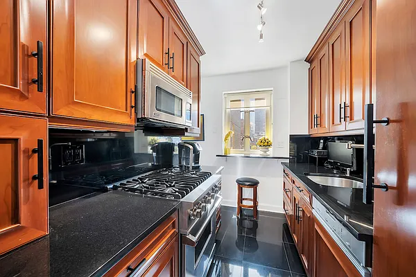 Sold by Bond New York | media 5