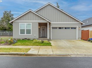 1026 W Olympic St, Springfield, OR 97477