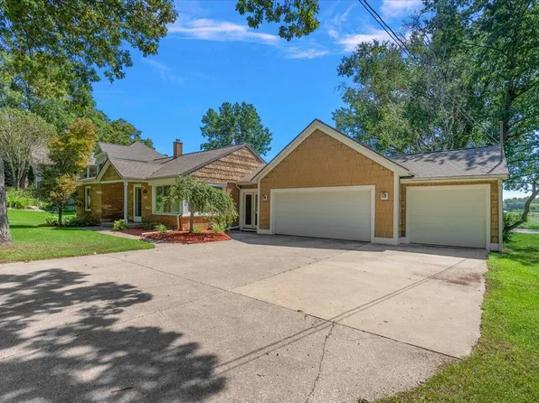 114 River Hills Dr, Holland, MI 49424