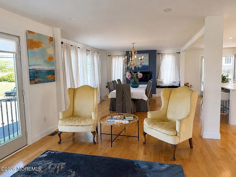 550 Whiting Ave — Photo 5