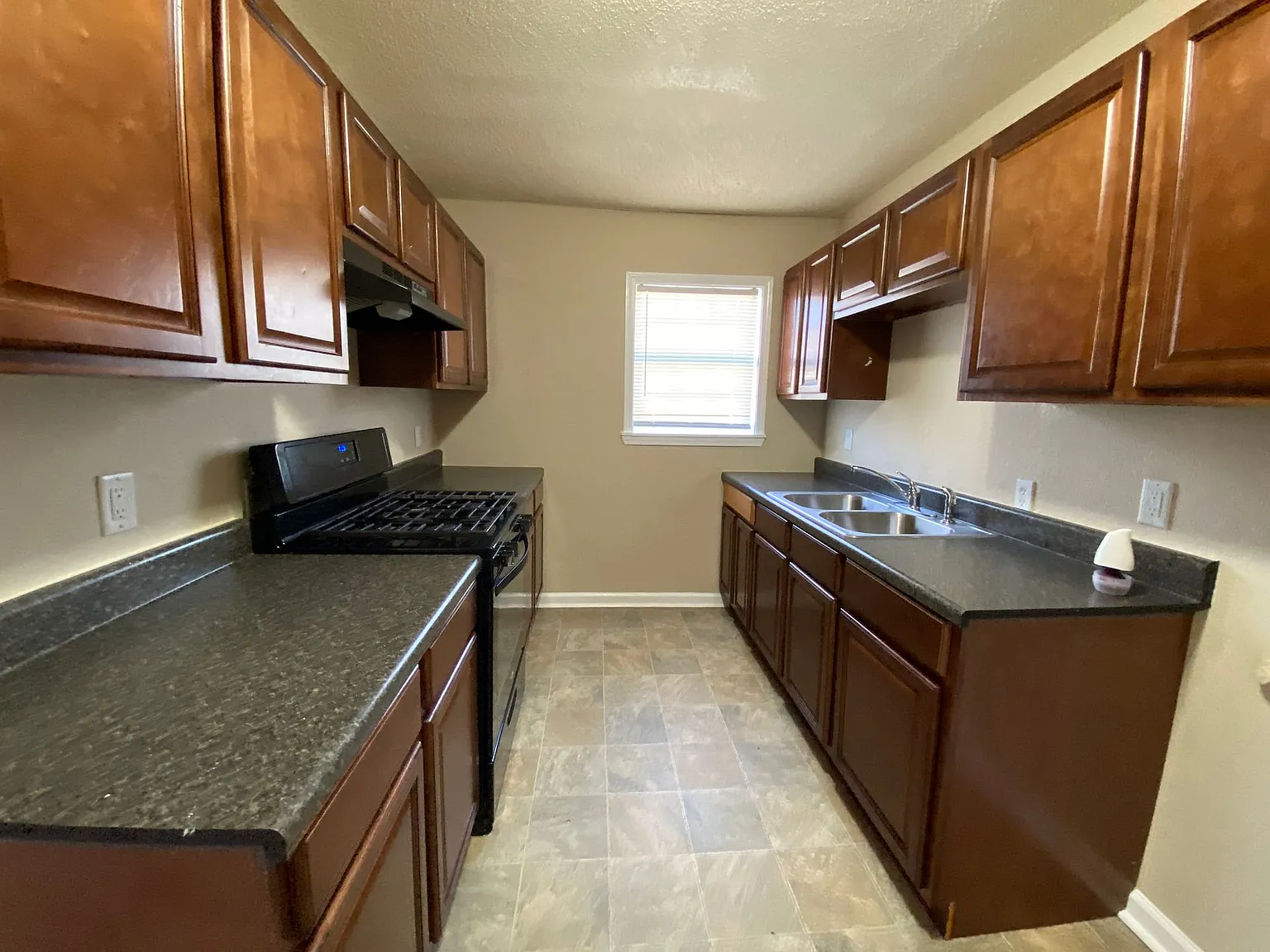 2311 S Park St — Photo 3