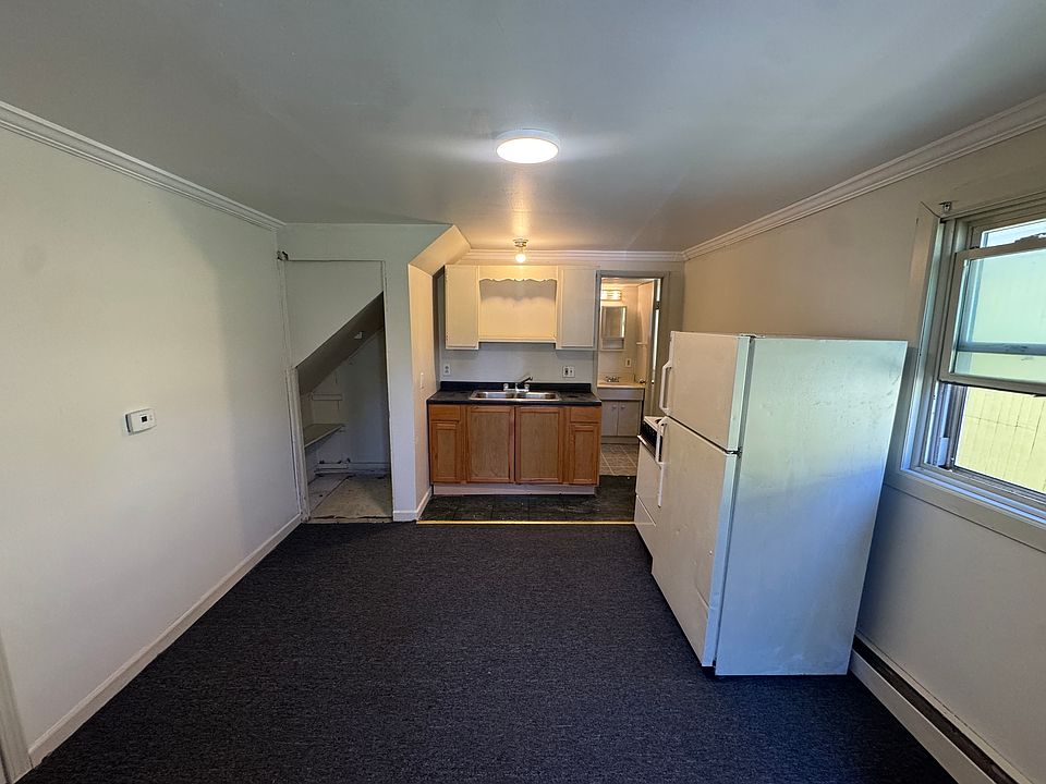 2nd image of 801 Oliver St