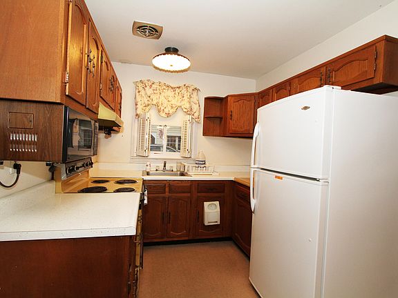 2nd image of 117 Hudson Parkway #D