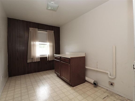 4th image of 2825 Willow Ave