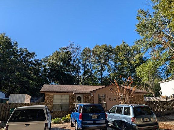 3rd image of 521 Parkview Dr W