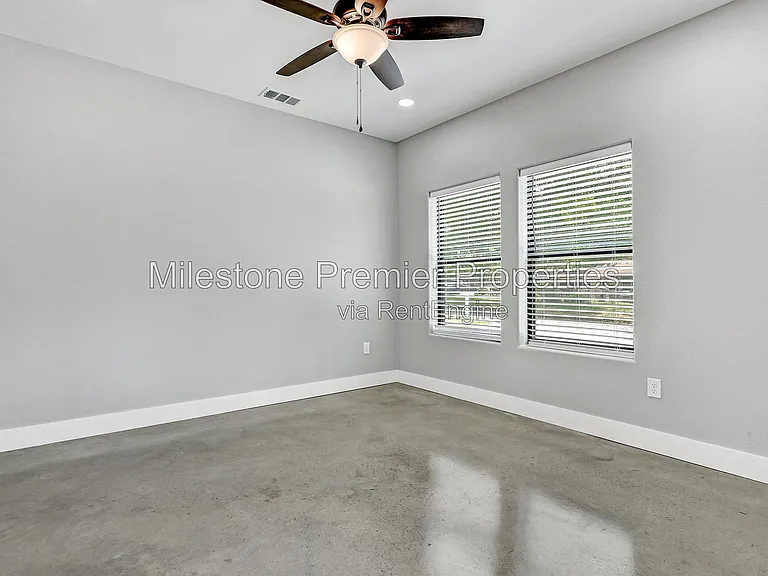 1323 S 5th Ave — Photo 6