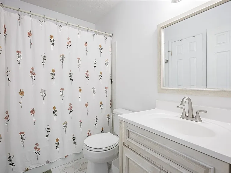 678 Eastbrooke Ln — Photo 16