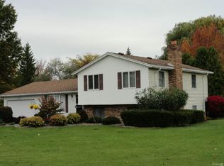 1333 Robin Hood Ln, Webster, NY 14580
