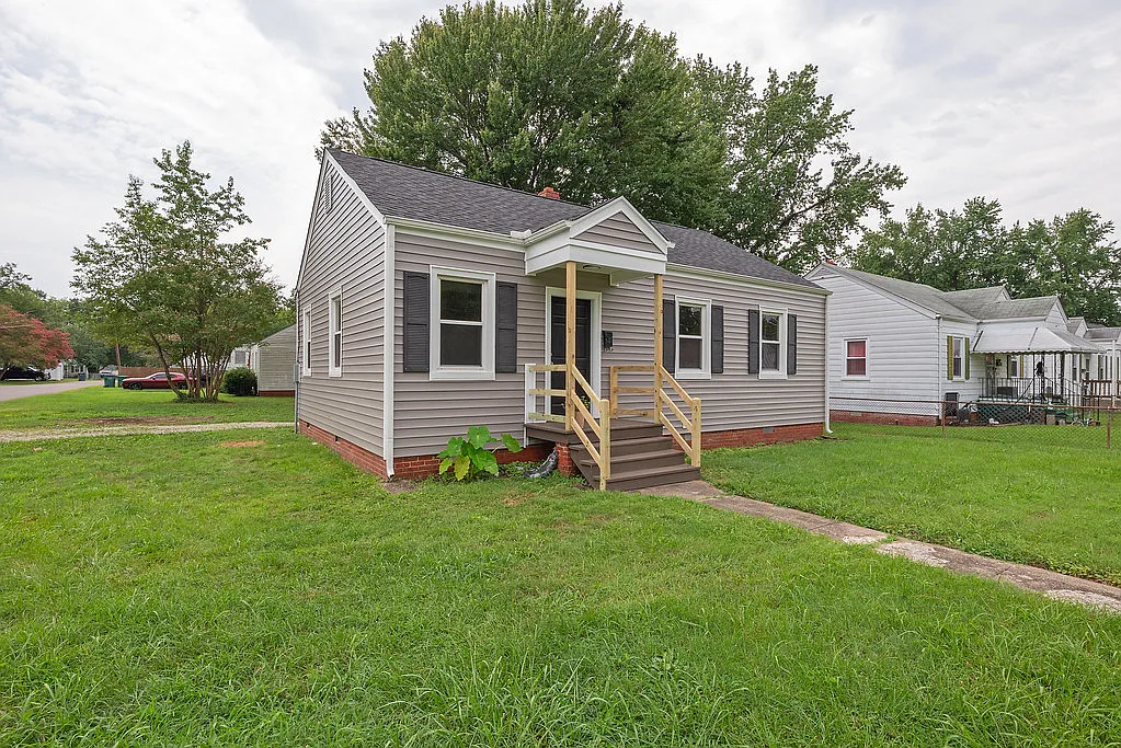 101 S Cedar Ave — Photo 1
