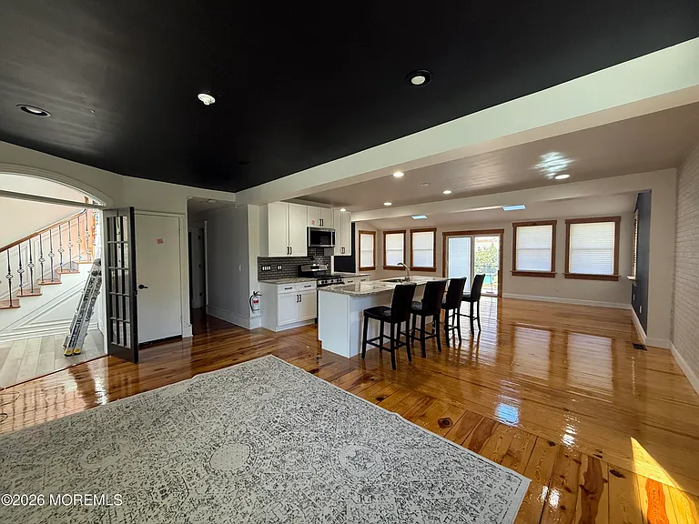 605 Farrelly Ave — Photo 3