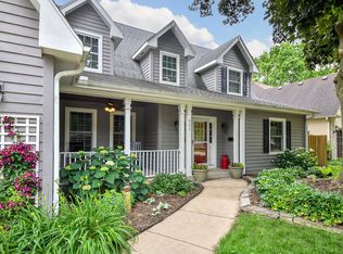 921 James Ct, Wheaton, IL 60189