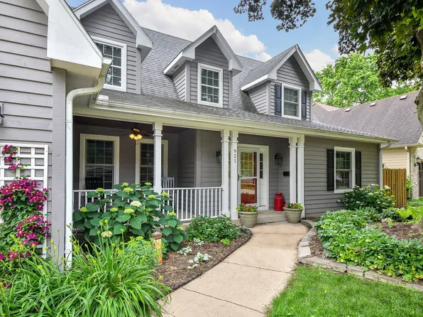 921 James Ct, Wheaton, IL 60189