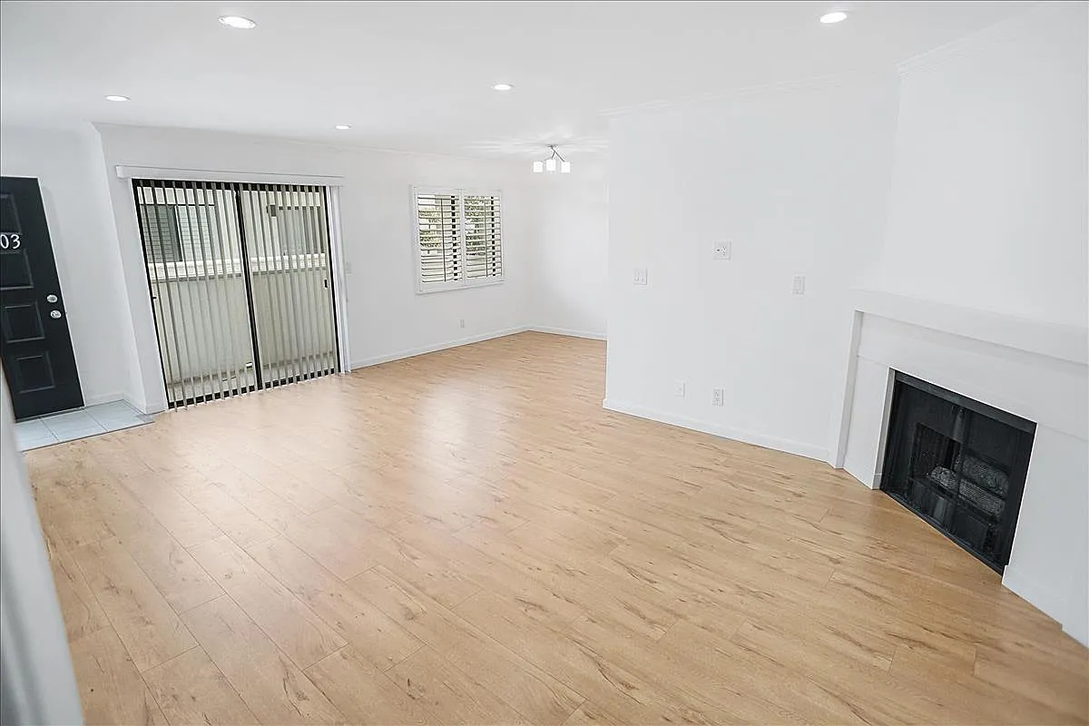 15141 Burbank Blvd — Photo 3