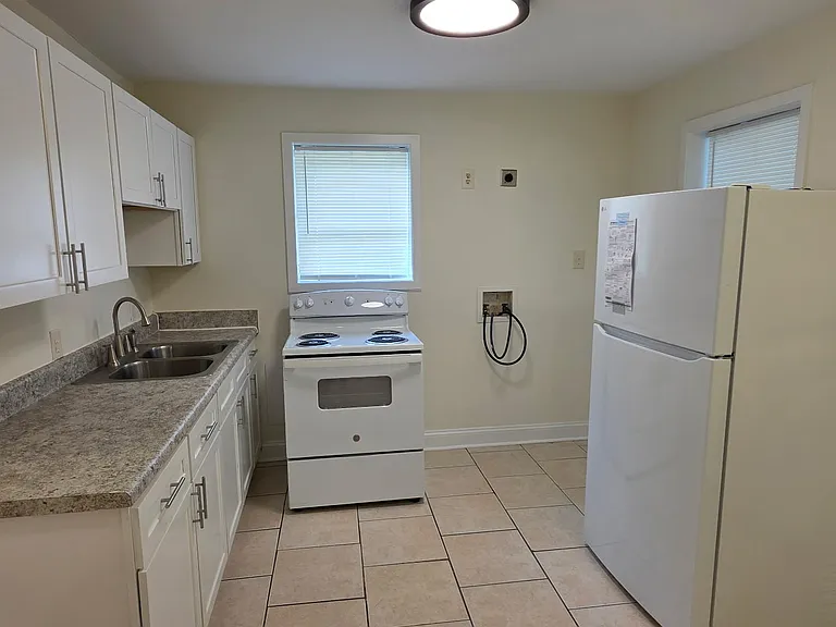 1127 Sheppard Pl — Photo 4