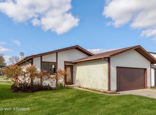 216 Apple Hill Ln, Streamwood, IL