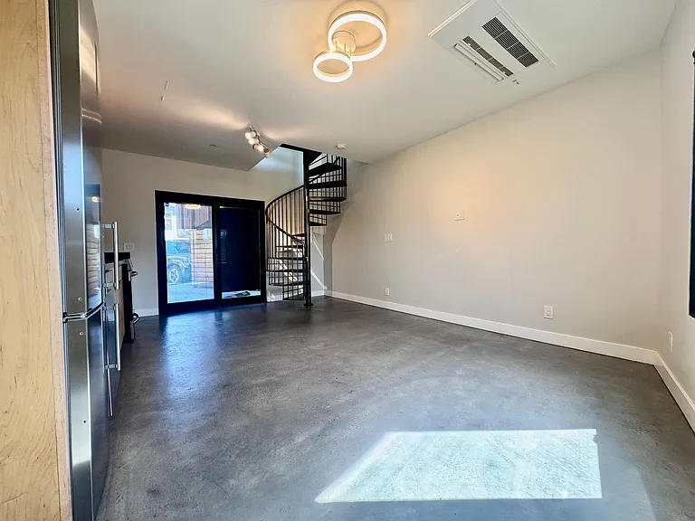 700 Fruitvale Ave — Photo 11